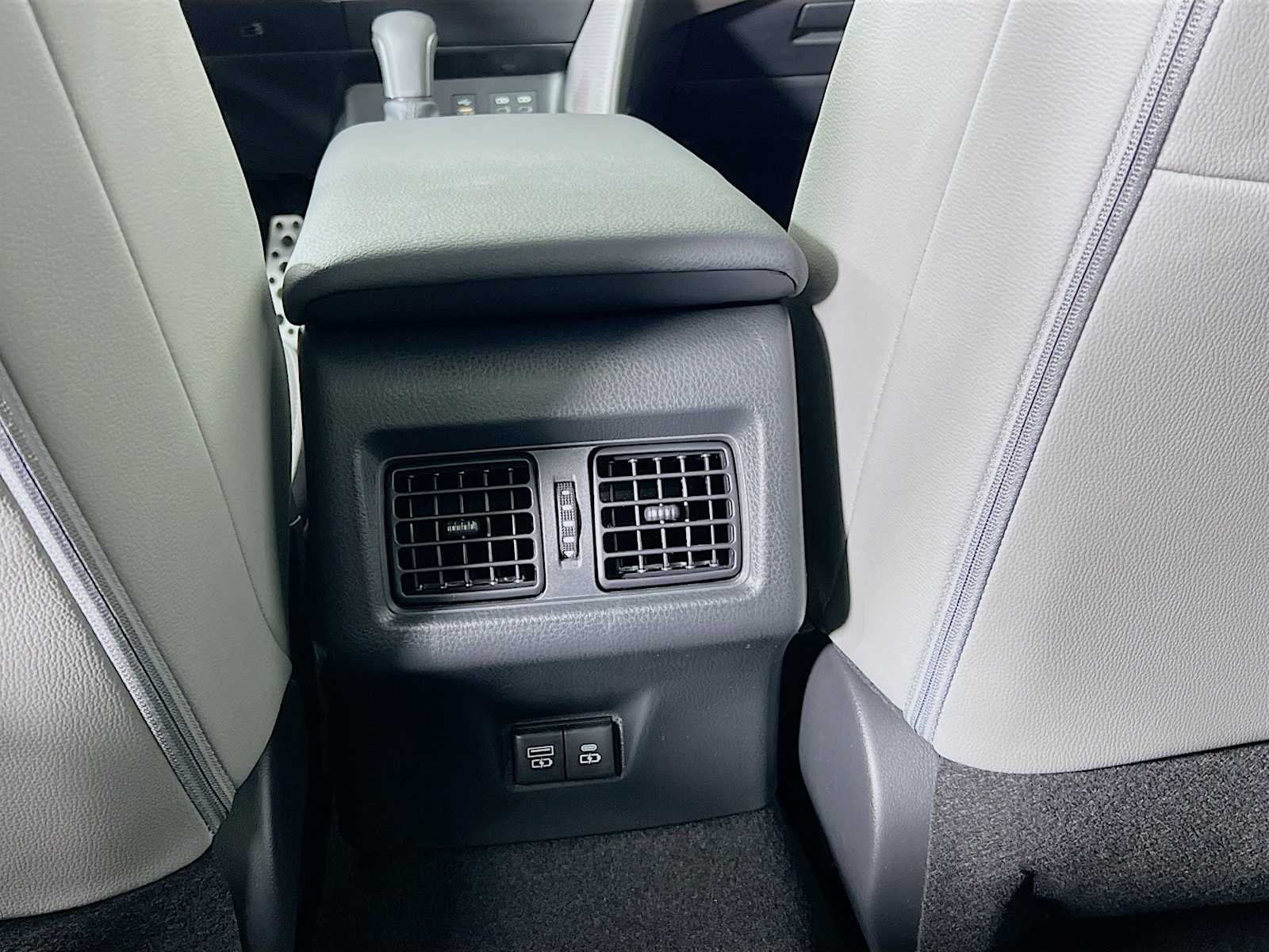 2025 Toyota Camry SE - Photo 14
