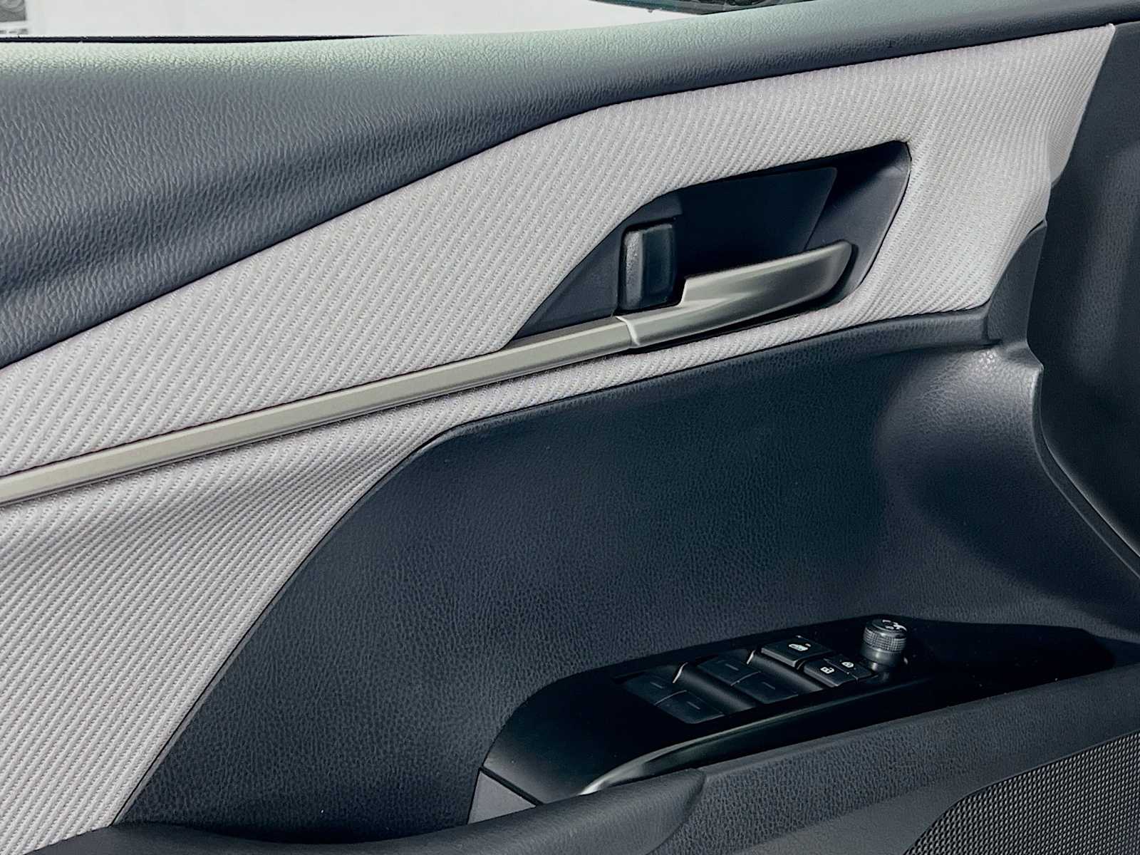 2025 Toyota Camry SE - Photo 16