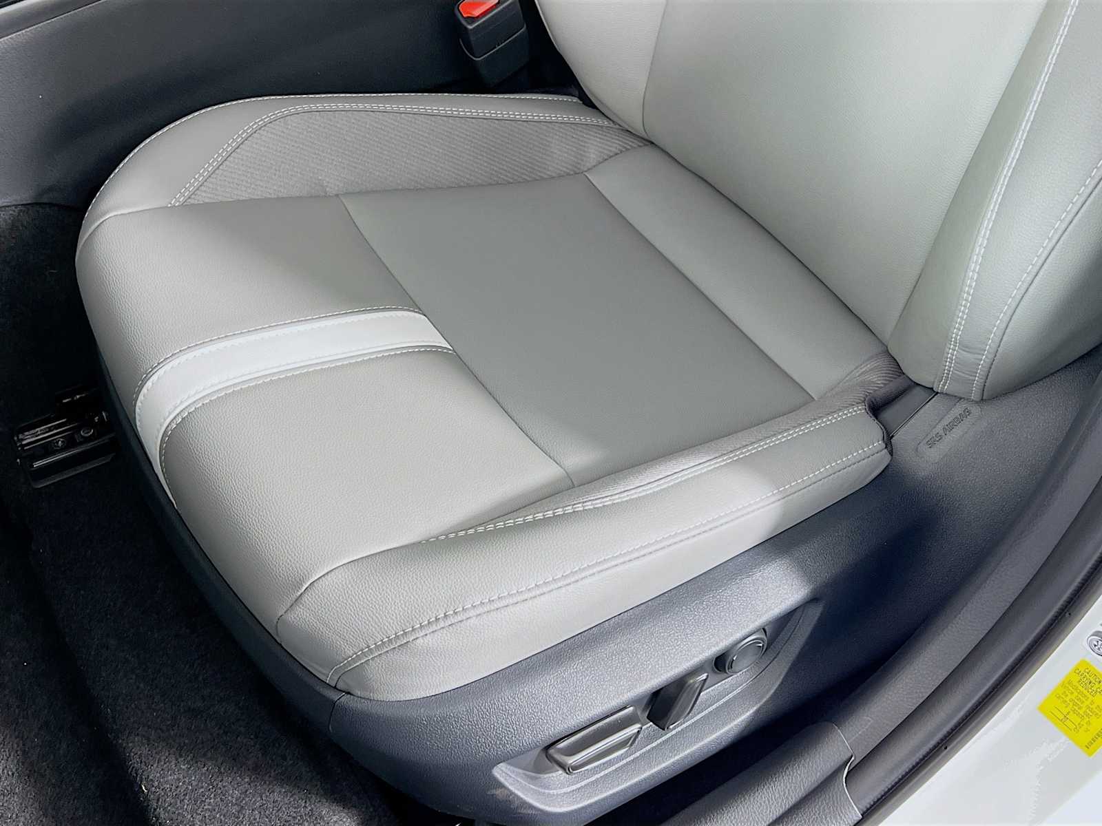 2025 Toyota Camry SE - Photo 17
