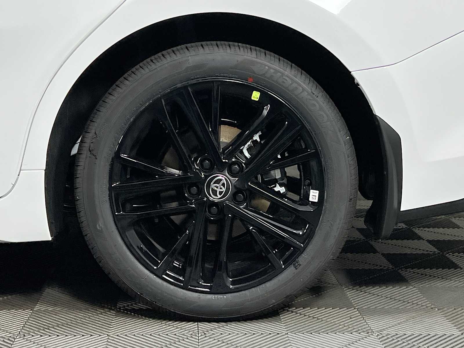 2025 Toyota Camry SE - Photo 19