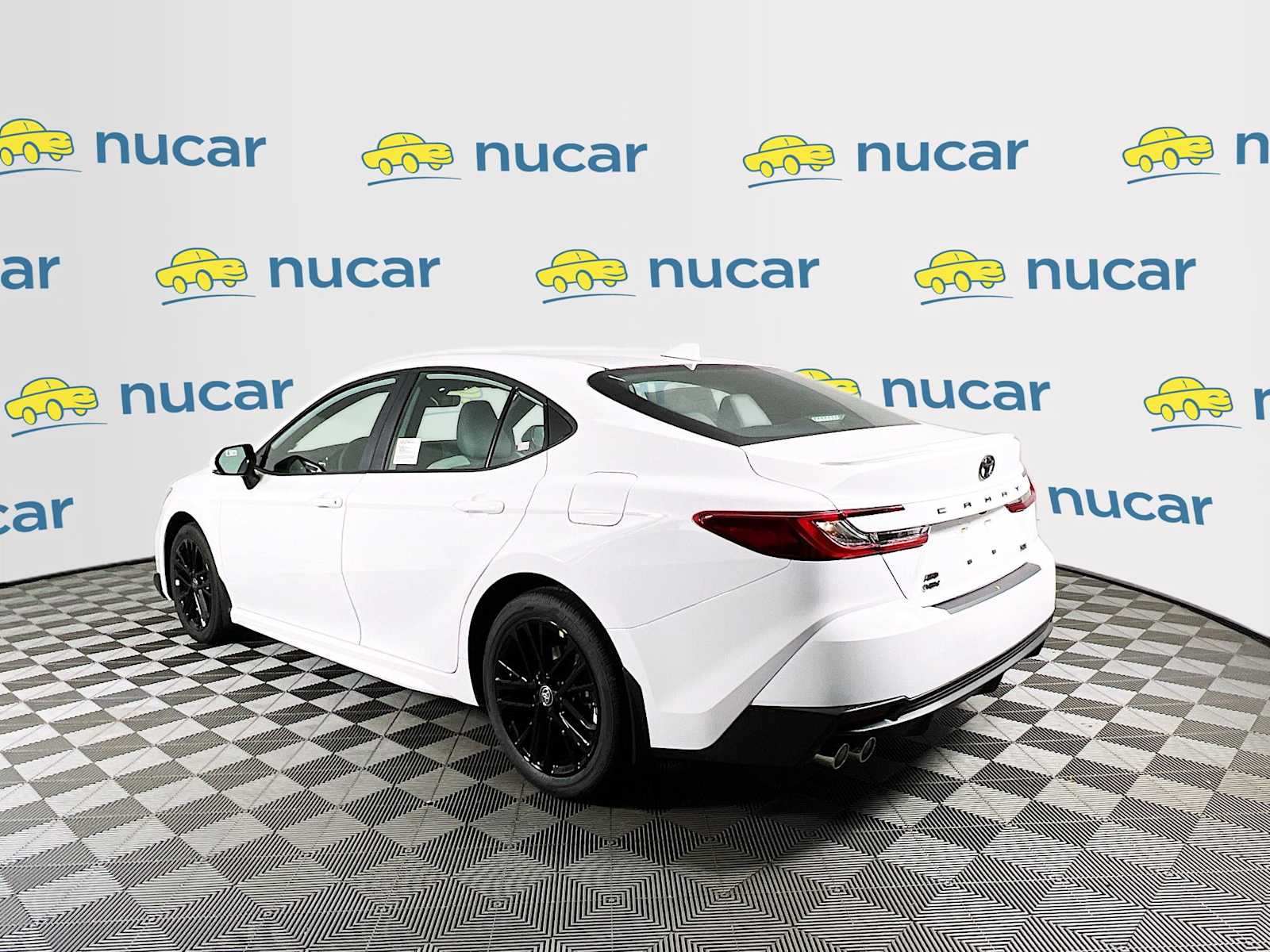 2025 Toyota Camry SE - Photo 4