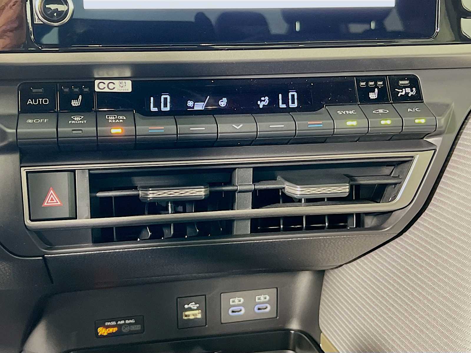 2025 Toyota Camry SE - Photo 10