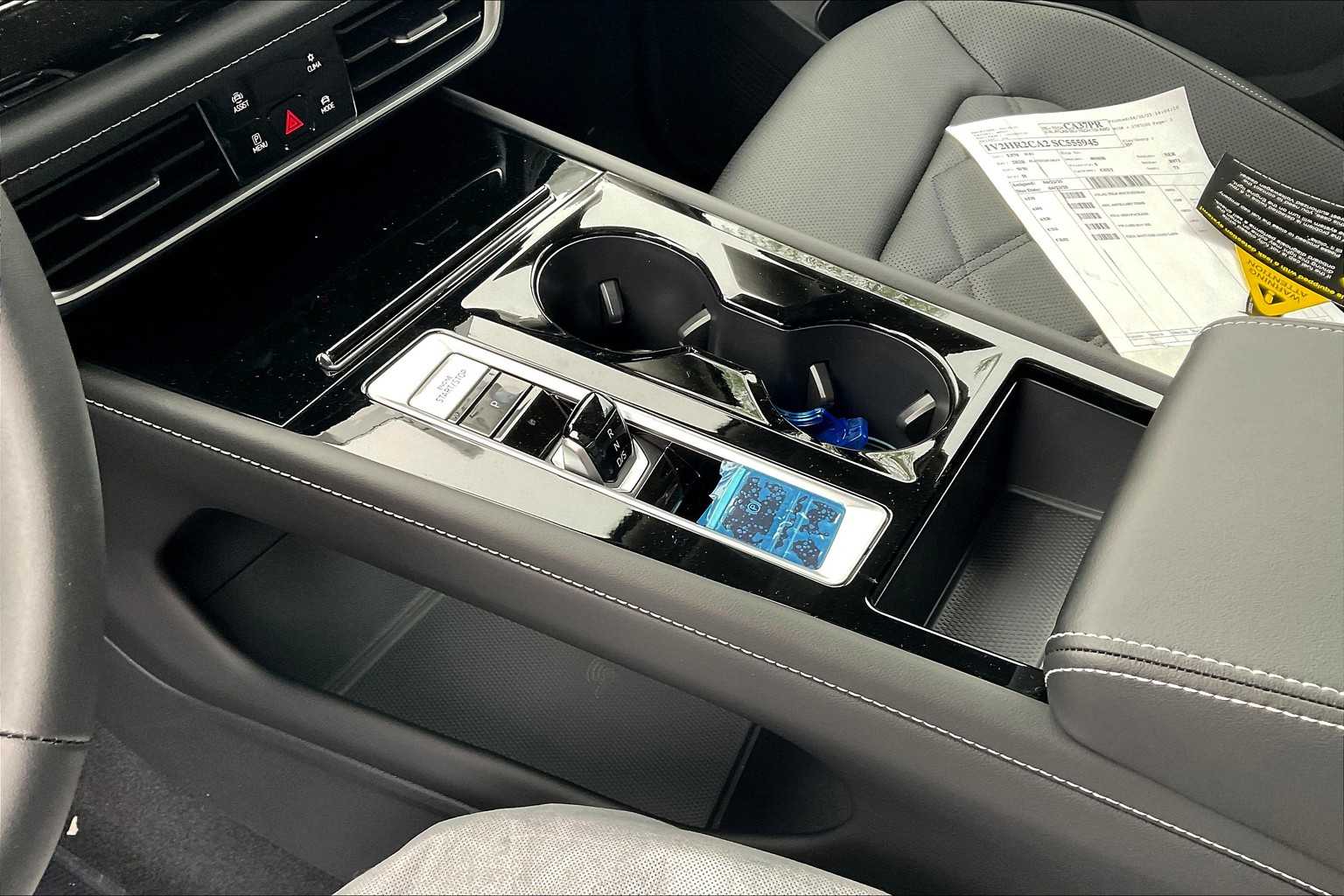 2025 Volkswagen Atlas 2.0T SE w/Technology - Photo 14