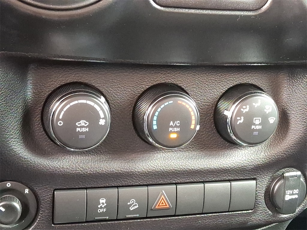 2018 Jeep Wrangler JK Willys Wheeler - Photo 16