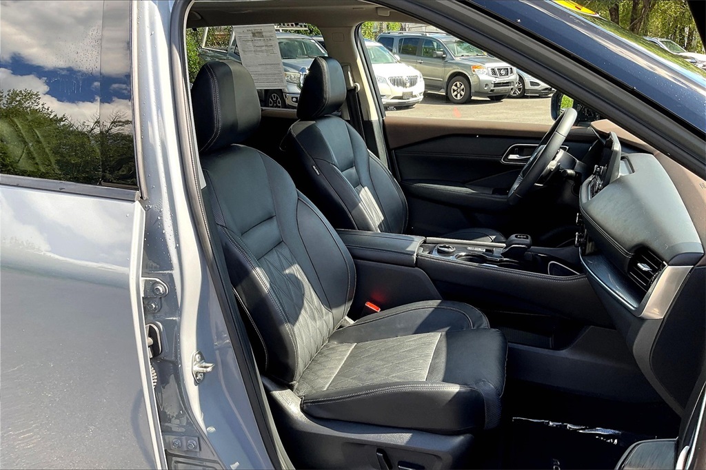 2022 Nissan Rogue Platinum - Photo 11