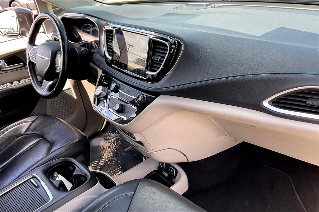 2021 Chrysler Pacifica Hybrid Touring L - Photo 13