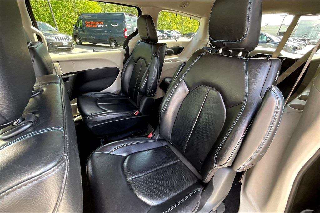 2021 Chrysler Pacifica Hybrid Touring L - Photo 14