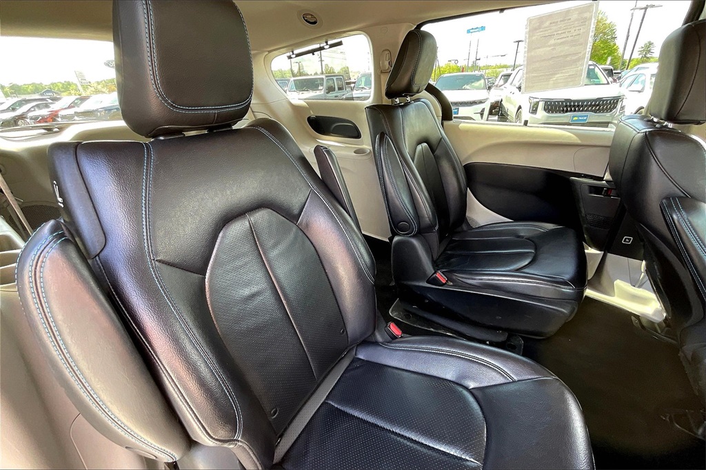 2021 Chrysler Pacifica Hybrid Touring L - Photo 15