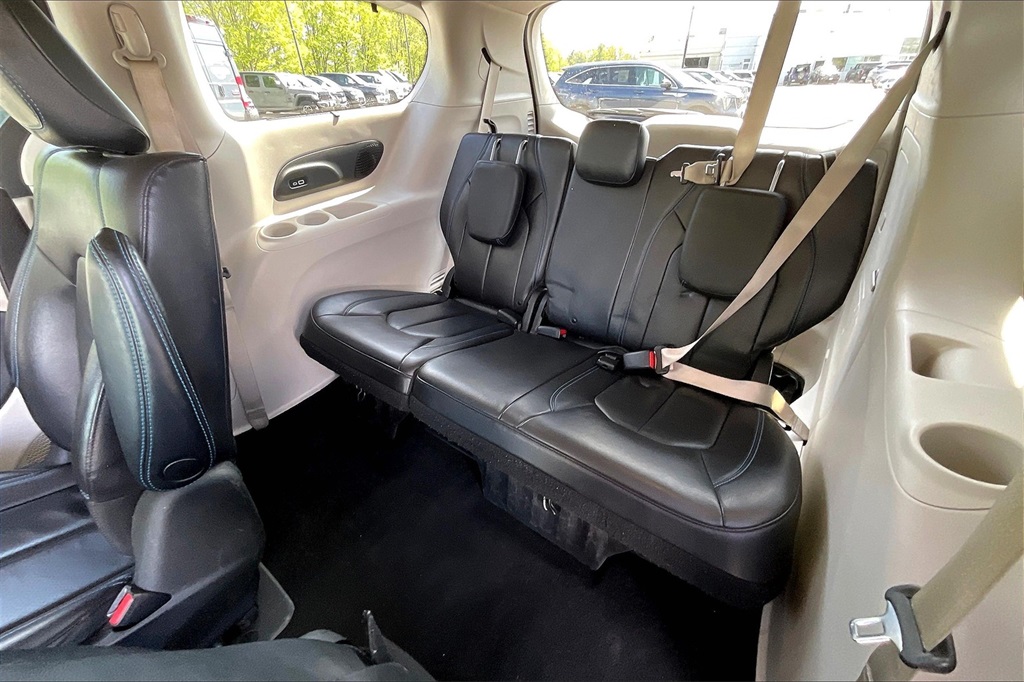 2021 Chrysler Pacifica Hybrid Touring L - Photo 16