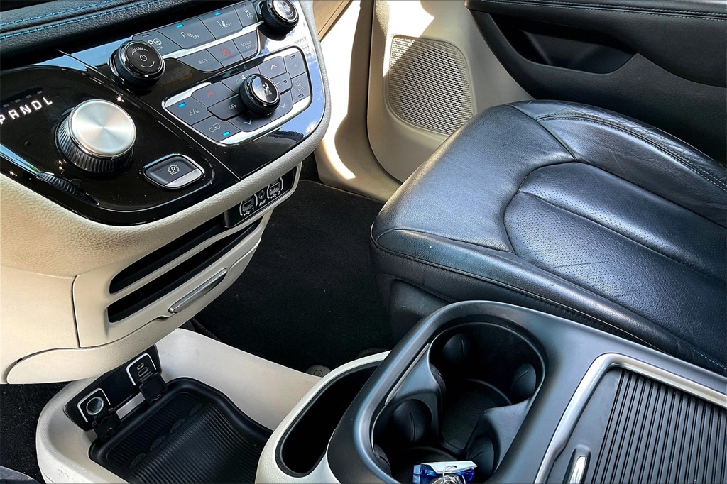2021 Chrysler Pacifica Hybrid Touring L - Photo 20