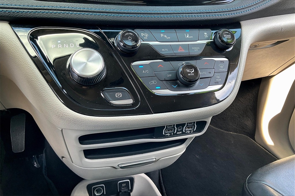 2021 Chrysler Pacifica Hybrid Touring L - Photo 25