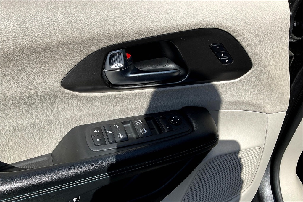 2021 Chrysler Pacifica Hybrid Touring L - Photo 37