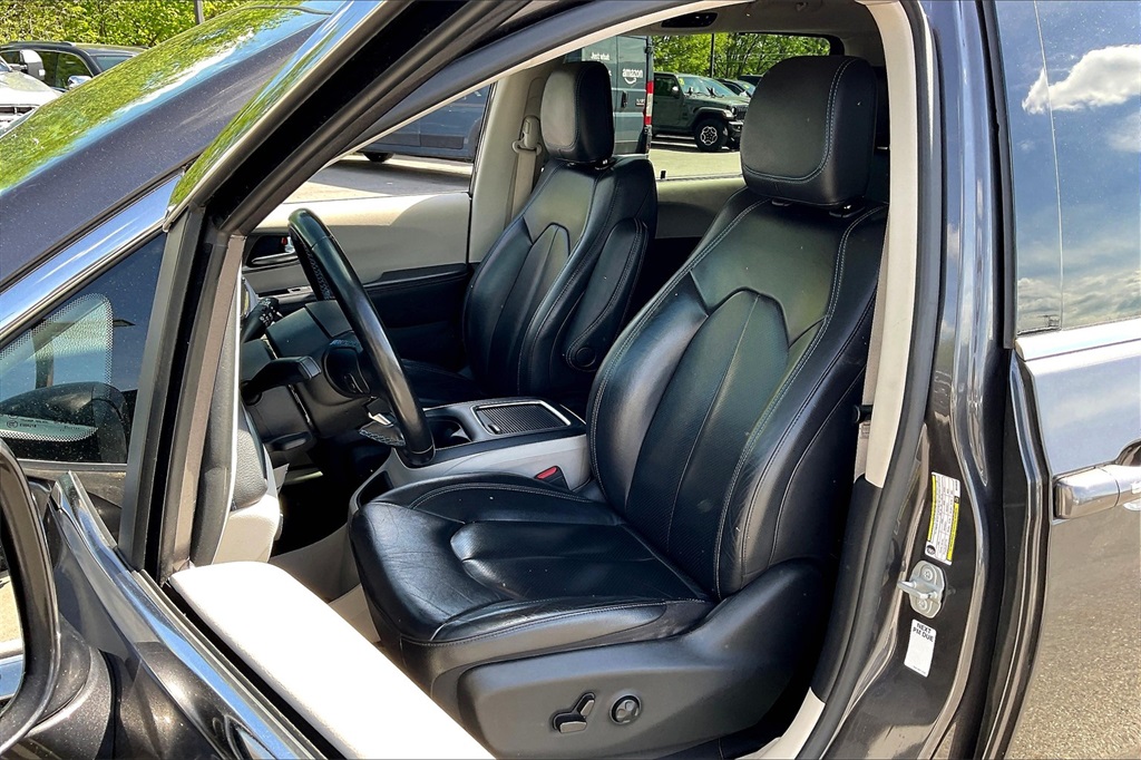 2021 Chrysler Pacifica Hybrid Touring L - Photo 9