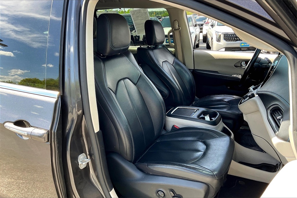 2021 Chrysler Pacifica Hybrid Touring L - Photo 10