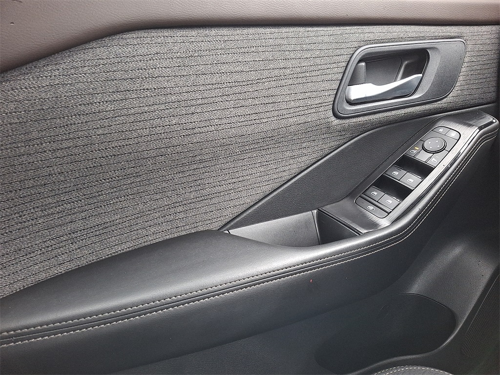 2021 Nissan Rogue SV - Photo 12