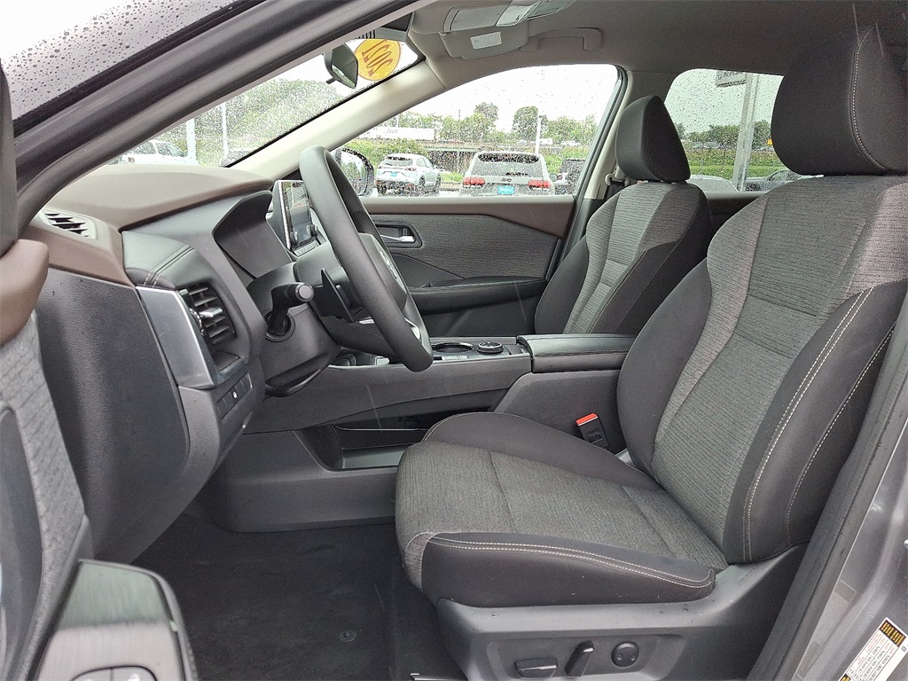 2021 Nissan Rogue SV - Photo 13