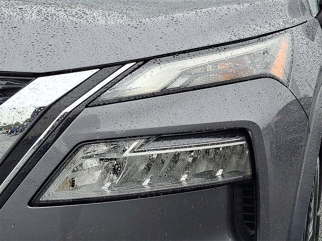 2021 Nissan Rogue SV - Photo 9