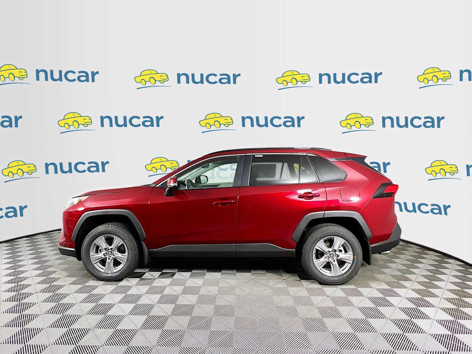 2025 Toyota RAV4 XLE - Photo 3