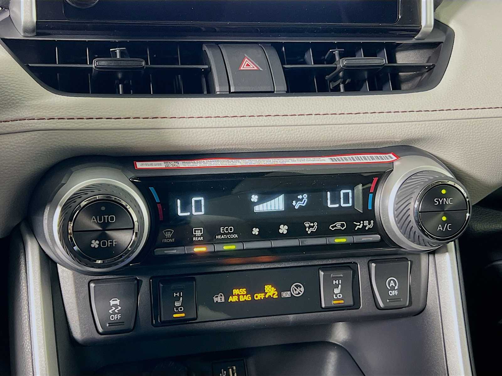 2025 Toyota RAV4 XLE - Photo 10