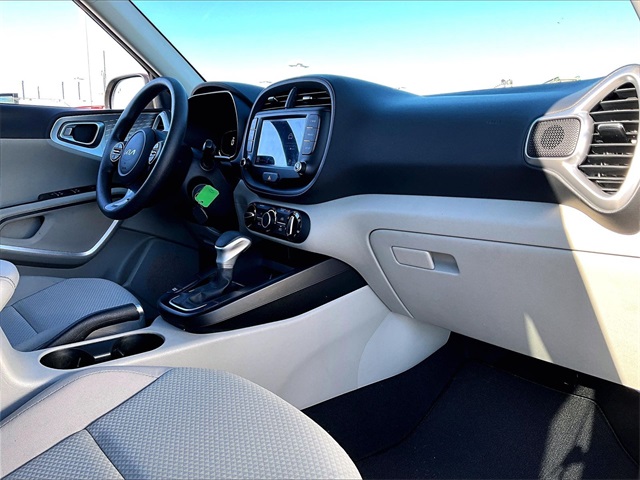 2023 Kia Soul LX - Photo 13