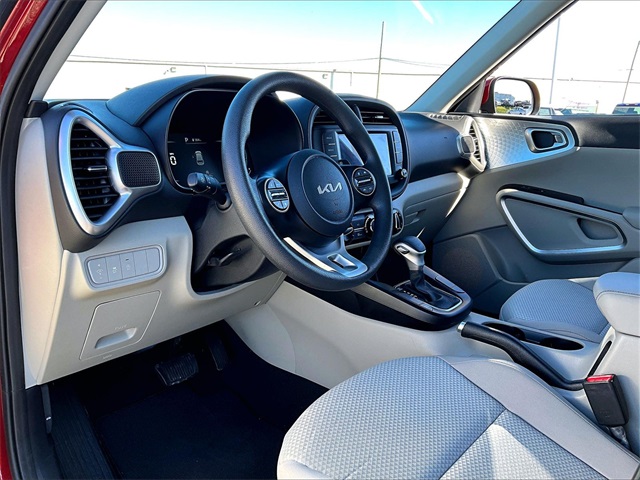2023 Kia Soul LX - Photo 8