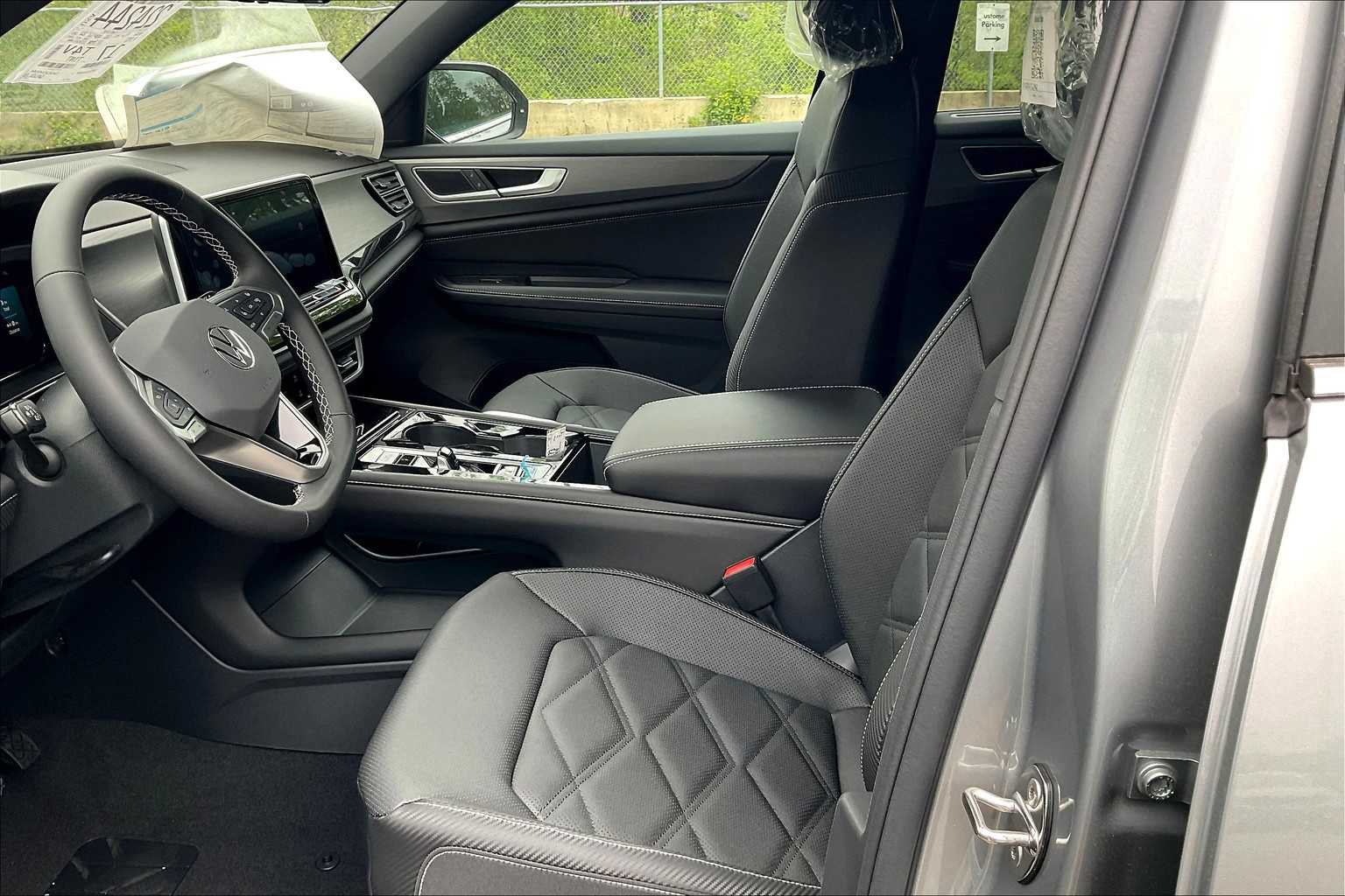 2025 Volkswagen Atlas Cross Sport 2.0T SE w/Technology - Photo 11