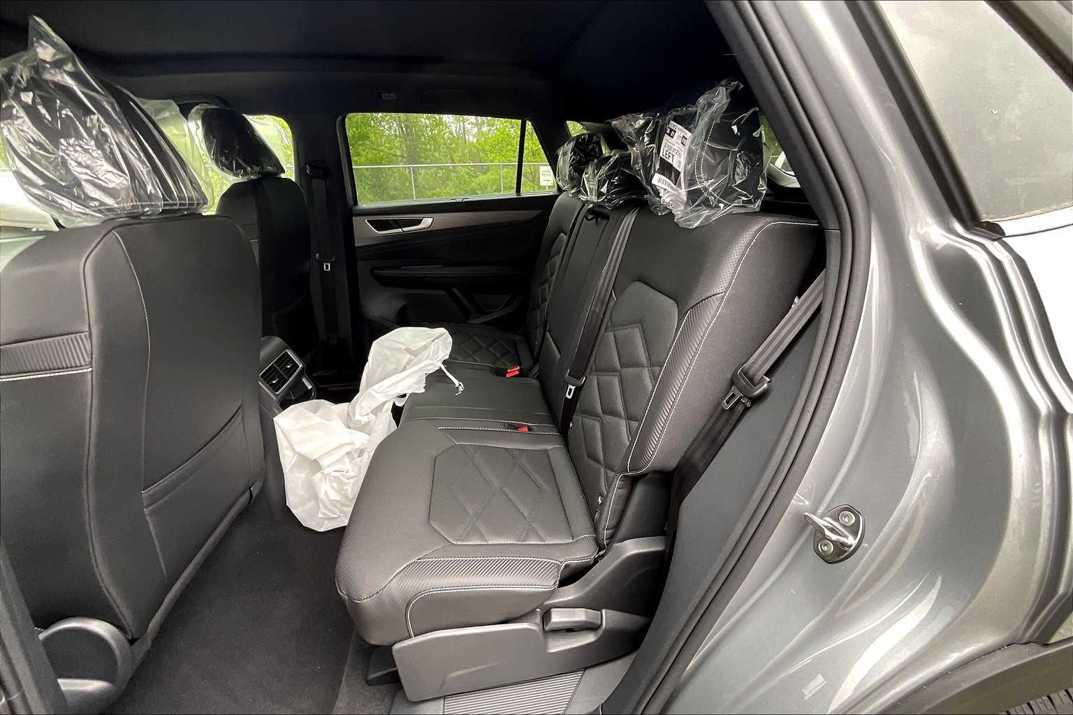 2025 Volkswagen Atlas Cross Sport 2.0T SE w/Technology - Photo 15