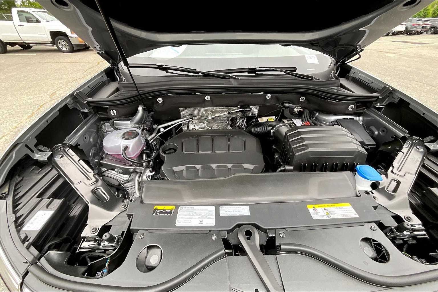 2025 Volkswagen Atlas Cross Sport 2.0T SE w/Technology - Photo 16