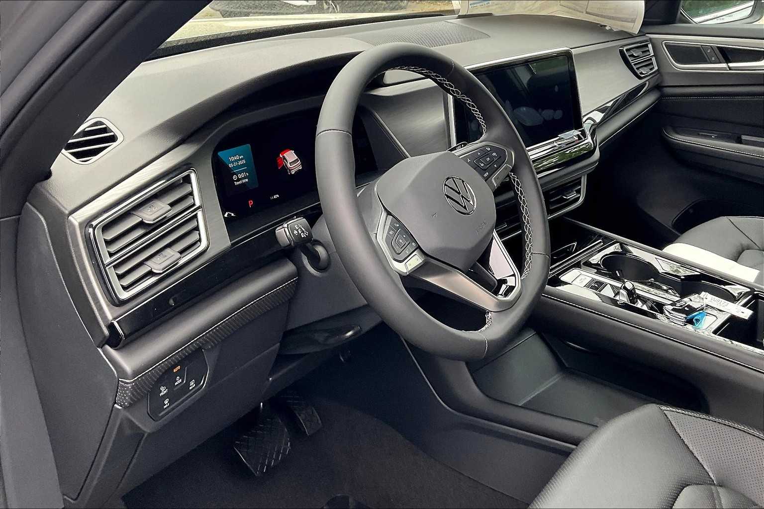 2025 Volkswagen Atlas Cross Sport 2.0T SE w/Technology - Photo 9