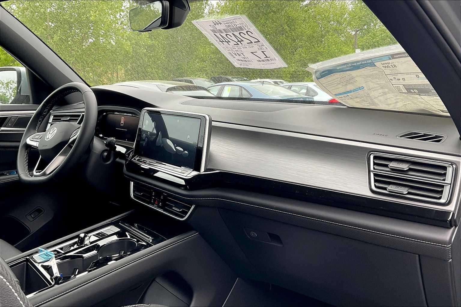 2025 Volkswagen Atlas Cross Sport 2.0T SE w/Technology - Photo 10