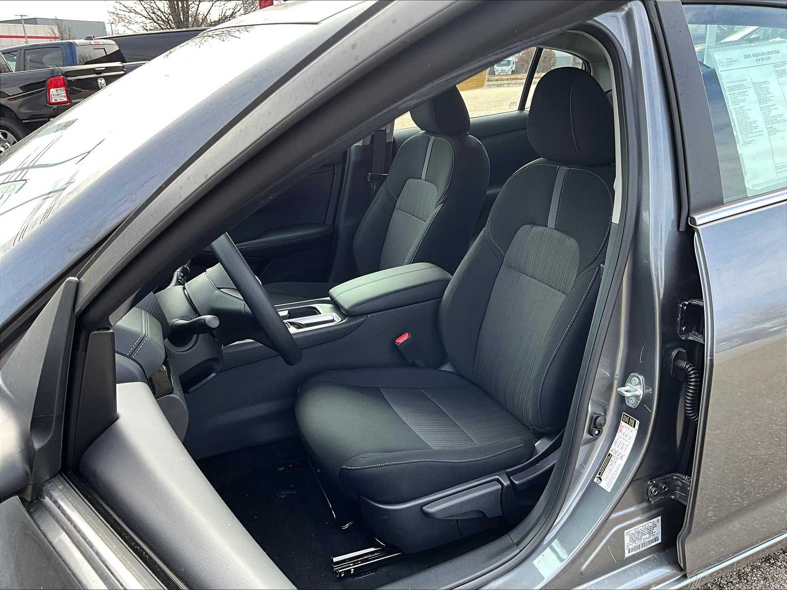 2025 Nissan Sentra SV - Photo 11