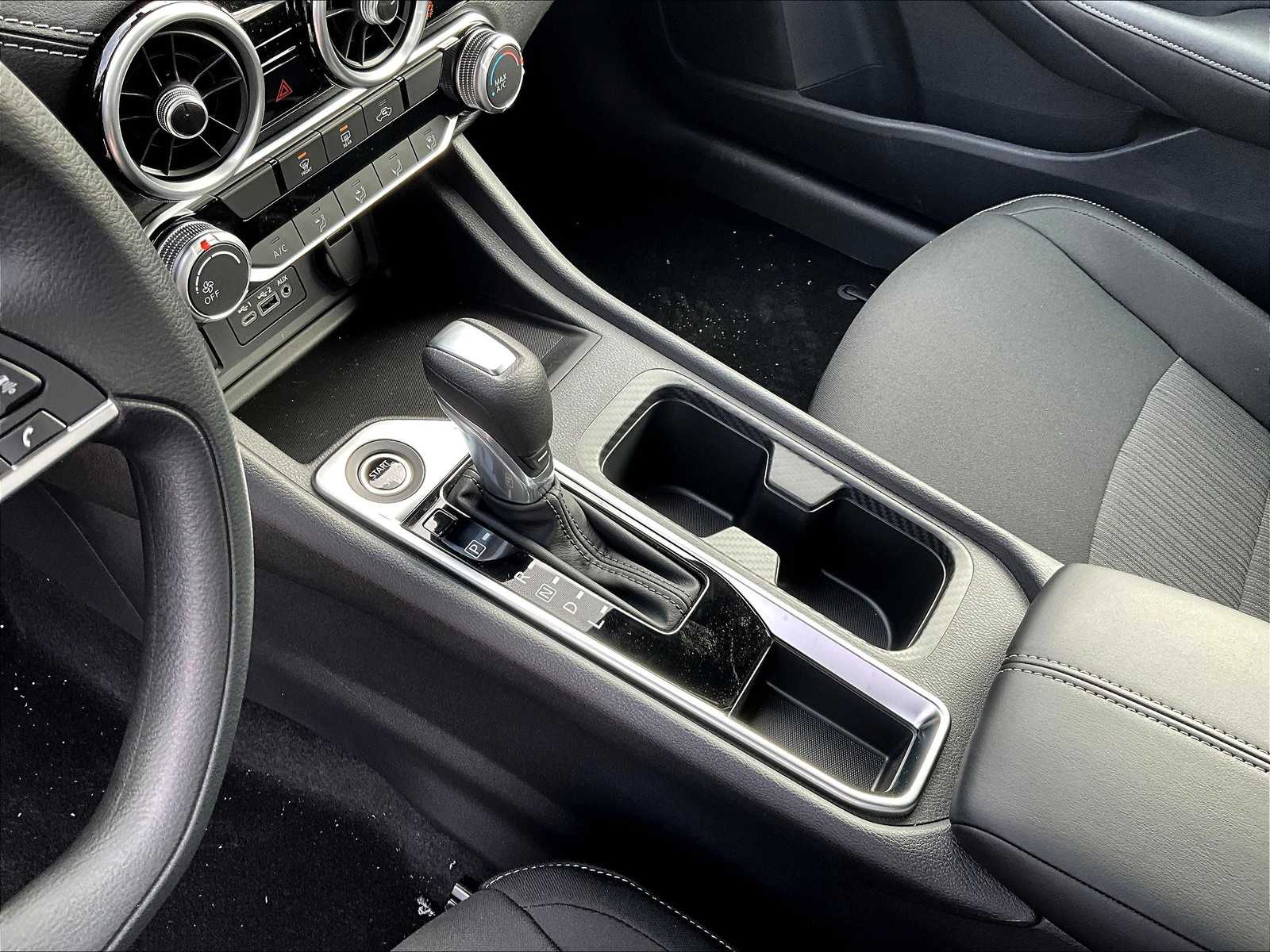 2025 Nissan Sentra SV - Photo 14