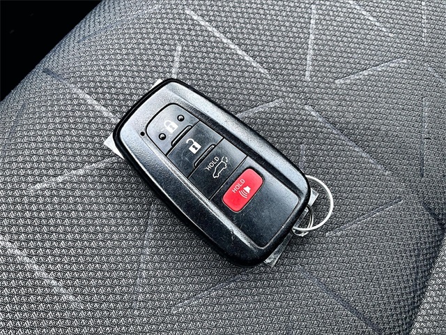 2019 Toyota RAV4 Hybrid XLE - Photo 11