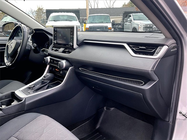 2019 Toyota RAV4 Hybrid XLE - Photo 17