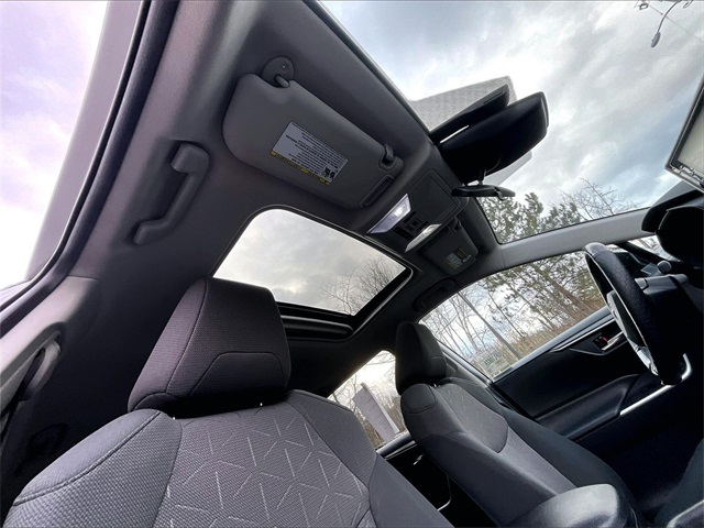 2019 Toyota RAV4 Hybrid XLE - Photo 18