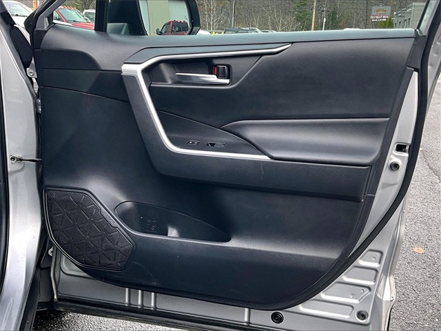 2019 Toyota RAV4 Hybrid XLE - Photo 20