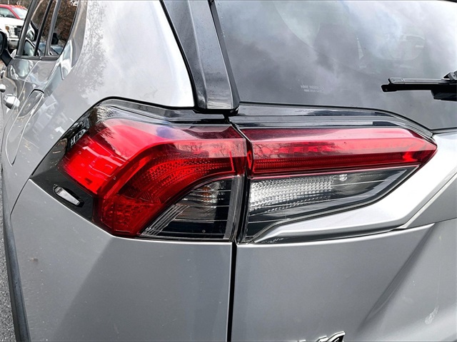 2019 Toyota RAV4 Hybrid XLE - Photo 32