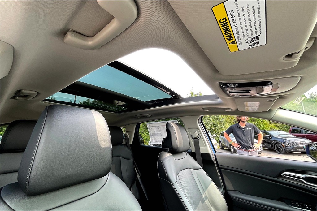 2026 Kia Sportage EX - Photo 18