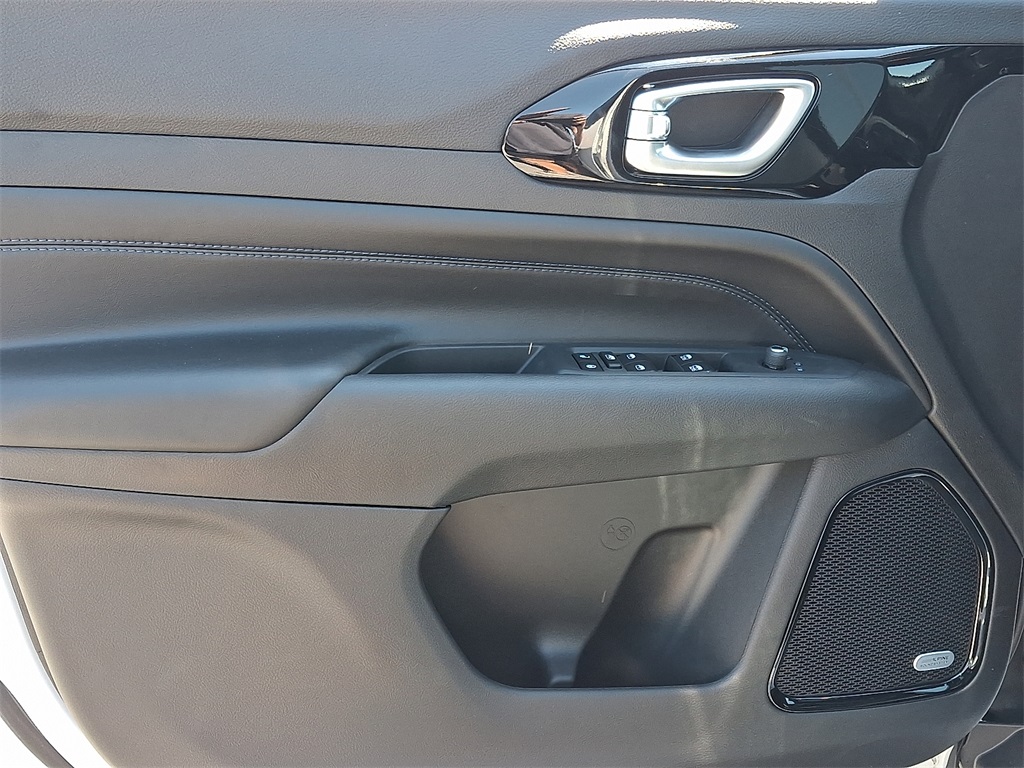 2025 Jeep Compass Limited - Photo 8