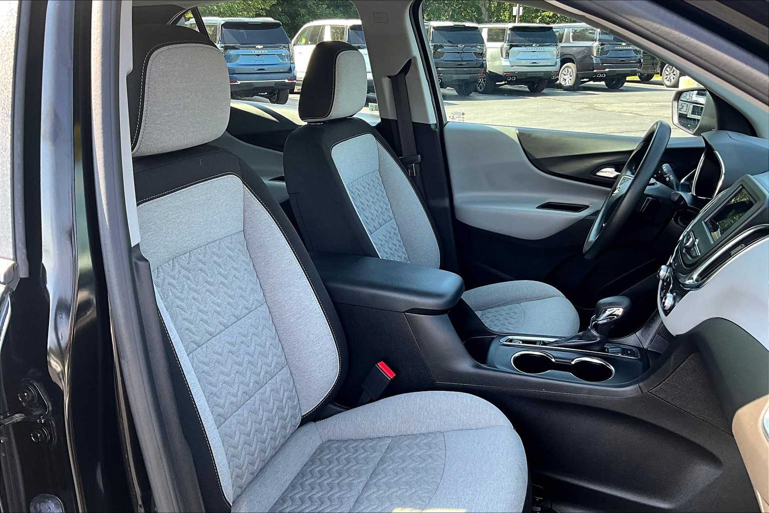 2022 Chevrolet Equinox LS - Photo 11