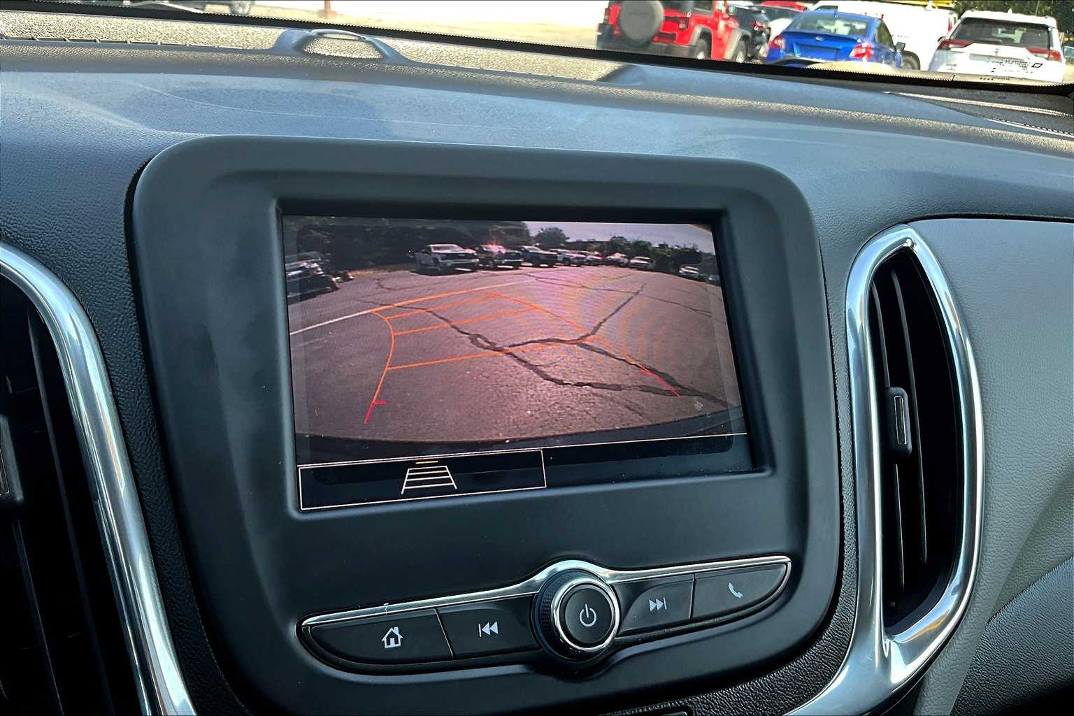 2022 Chevrolet Equinox LS - Photo 18