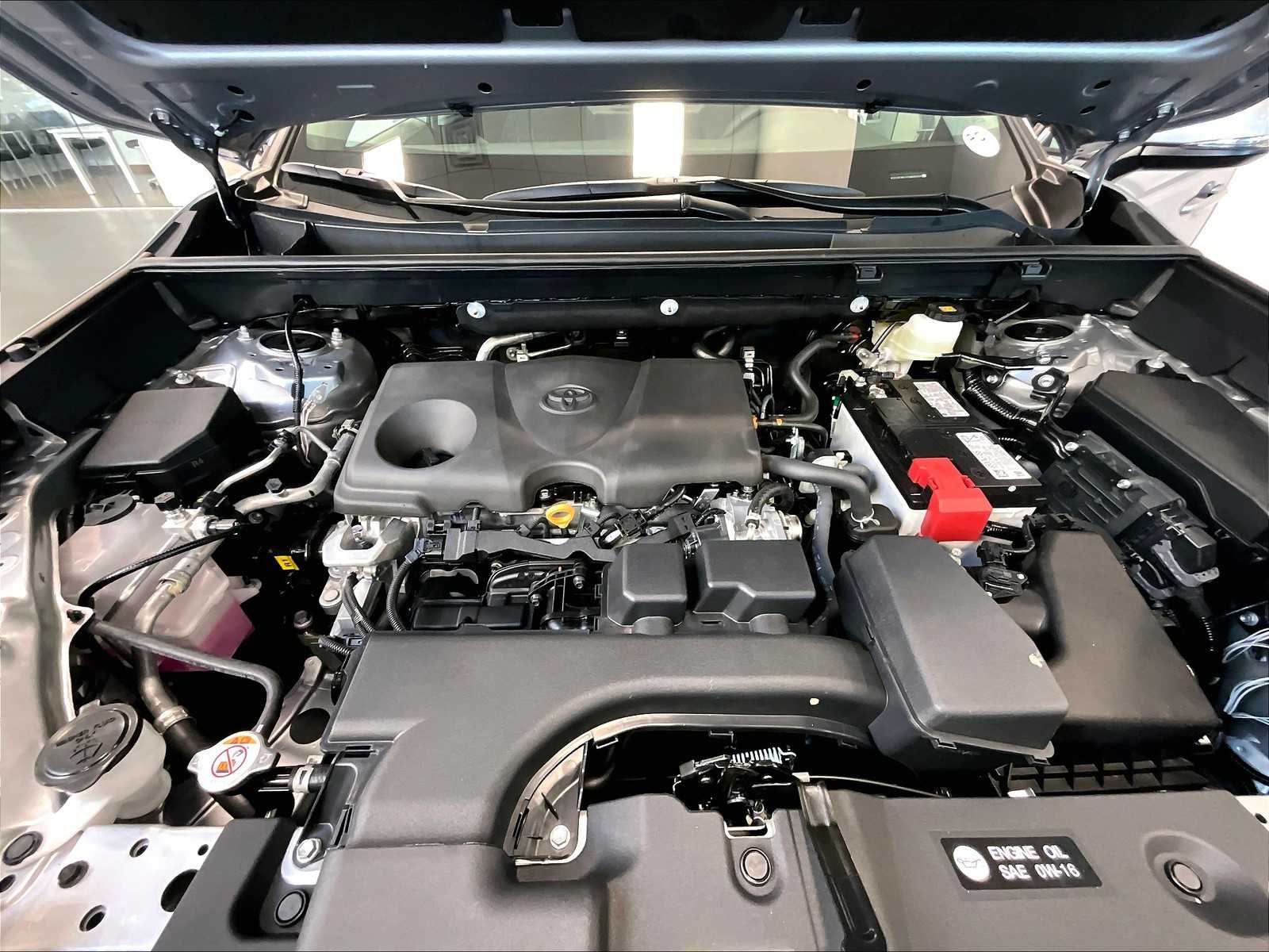 2025 Toyota RAV4 XLE - Photo 16