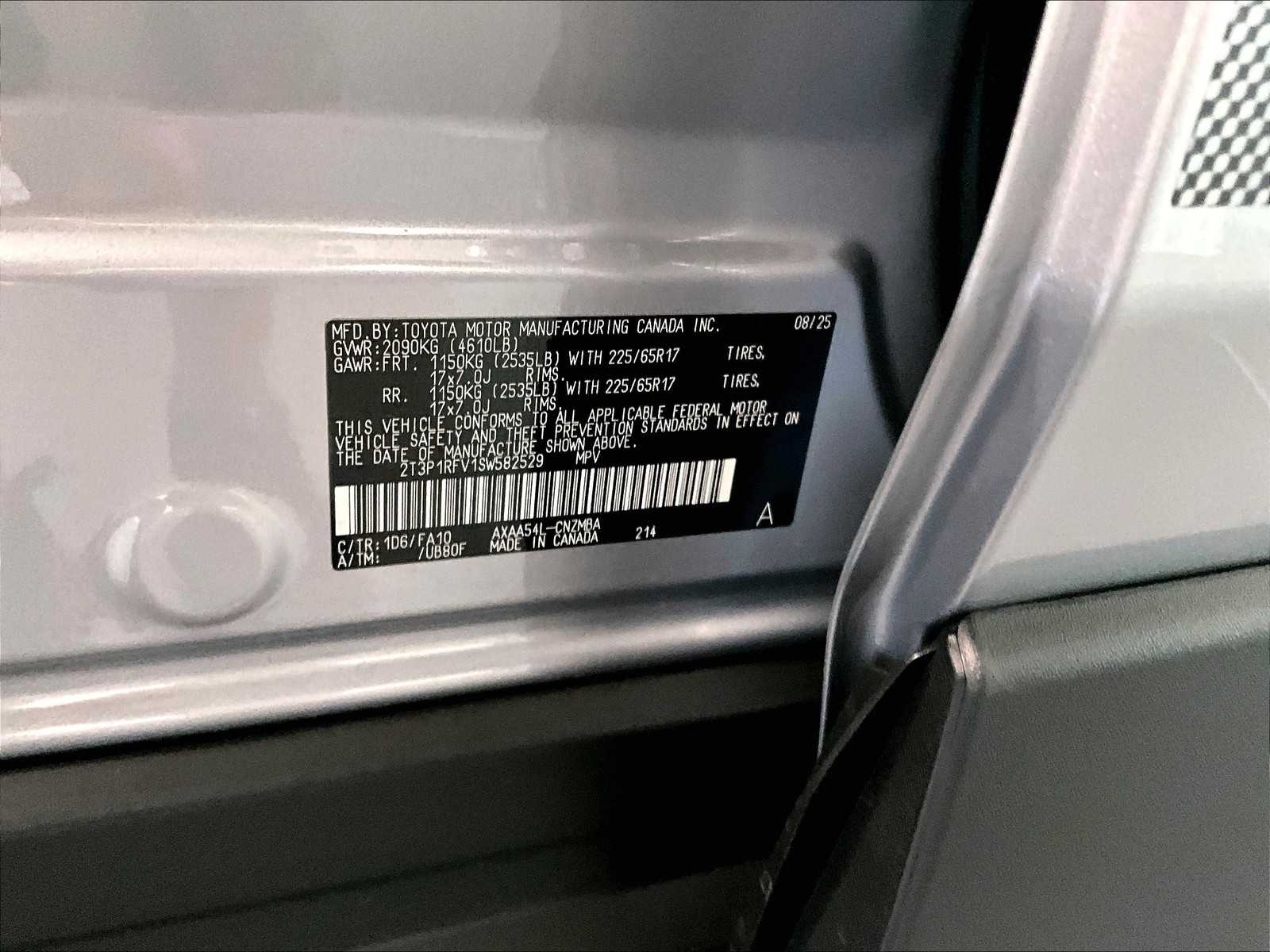2025 Toyota RAV4 XLE - Photo 17