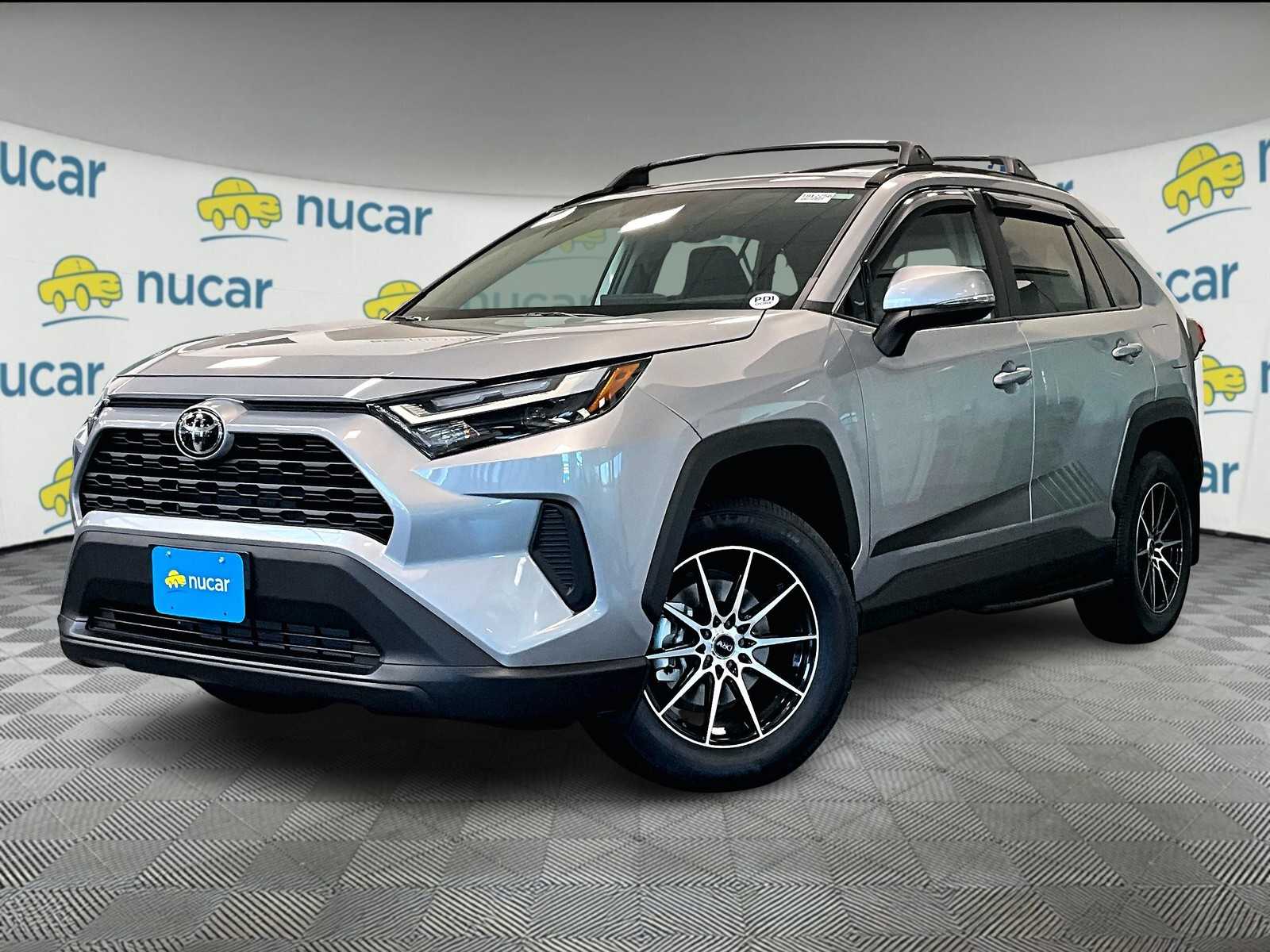 2025 Toyota RAV4 XLE - Photo 4