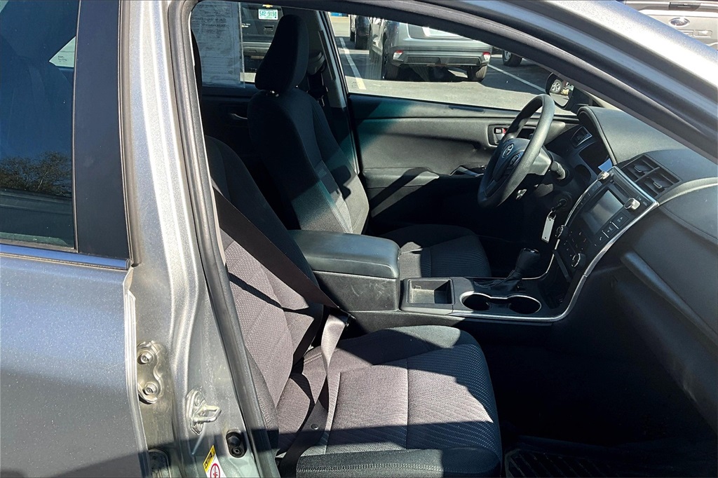 2017 Toyota Camry SE - Photo 11
