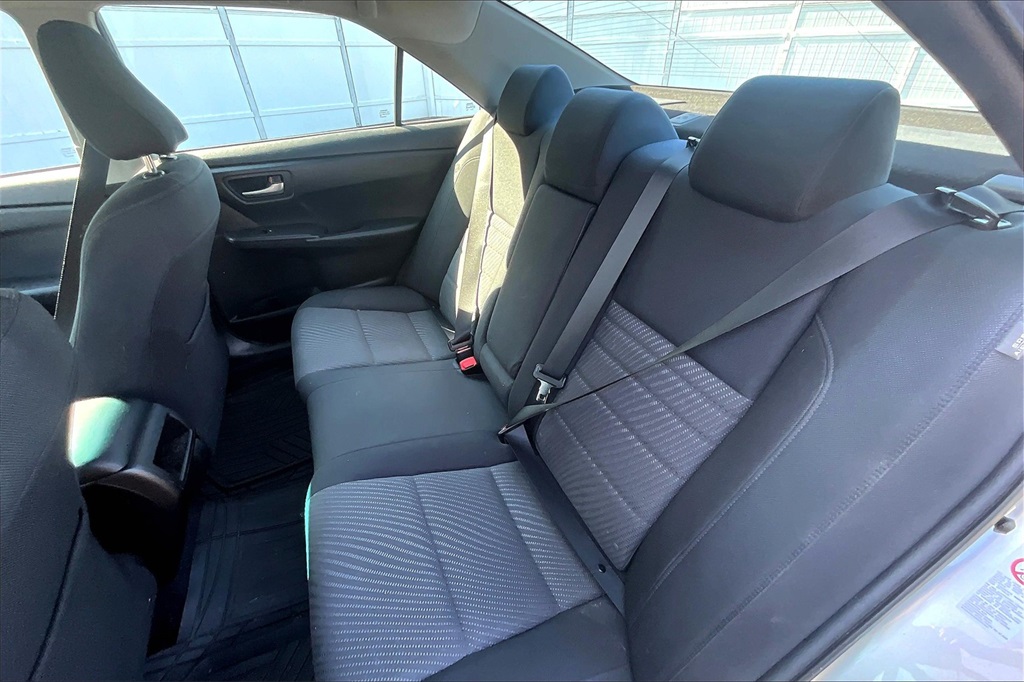 2017 Toyota Camry SE - Photo 15