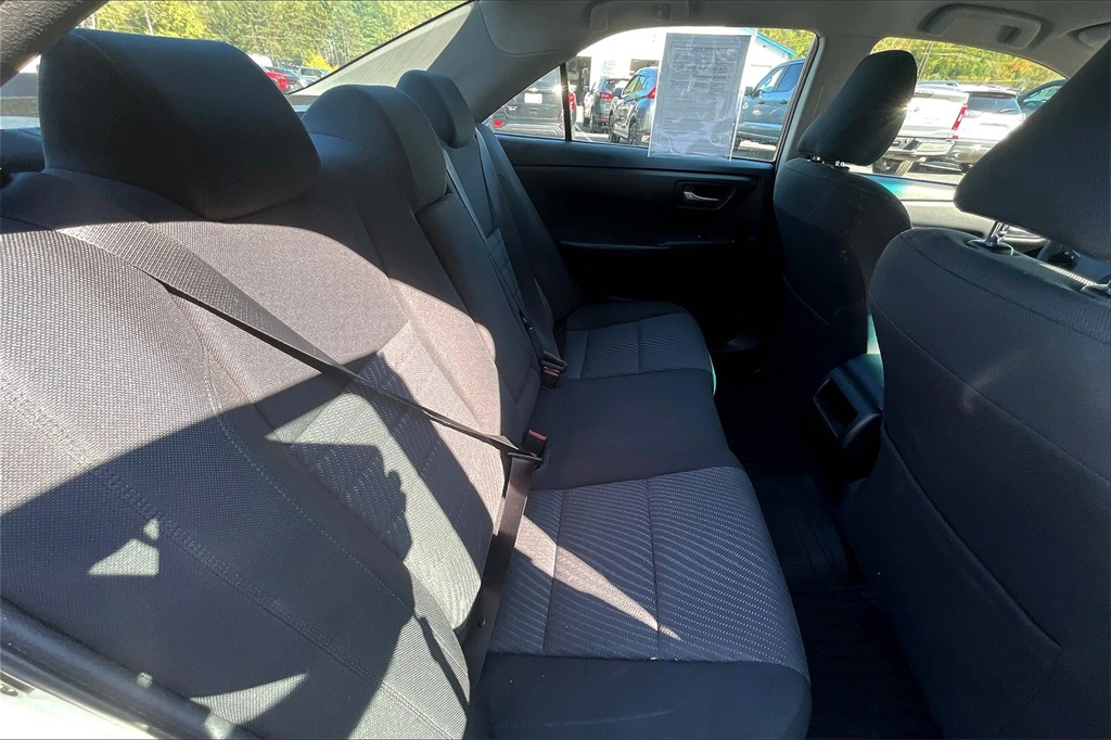 2017 Toyota Camry SE - Photo 16