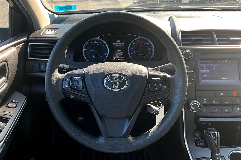 2017 Toyota Camry SE - Photo 17