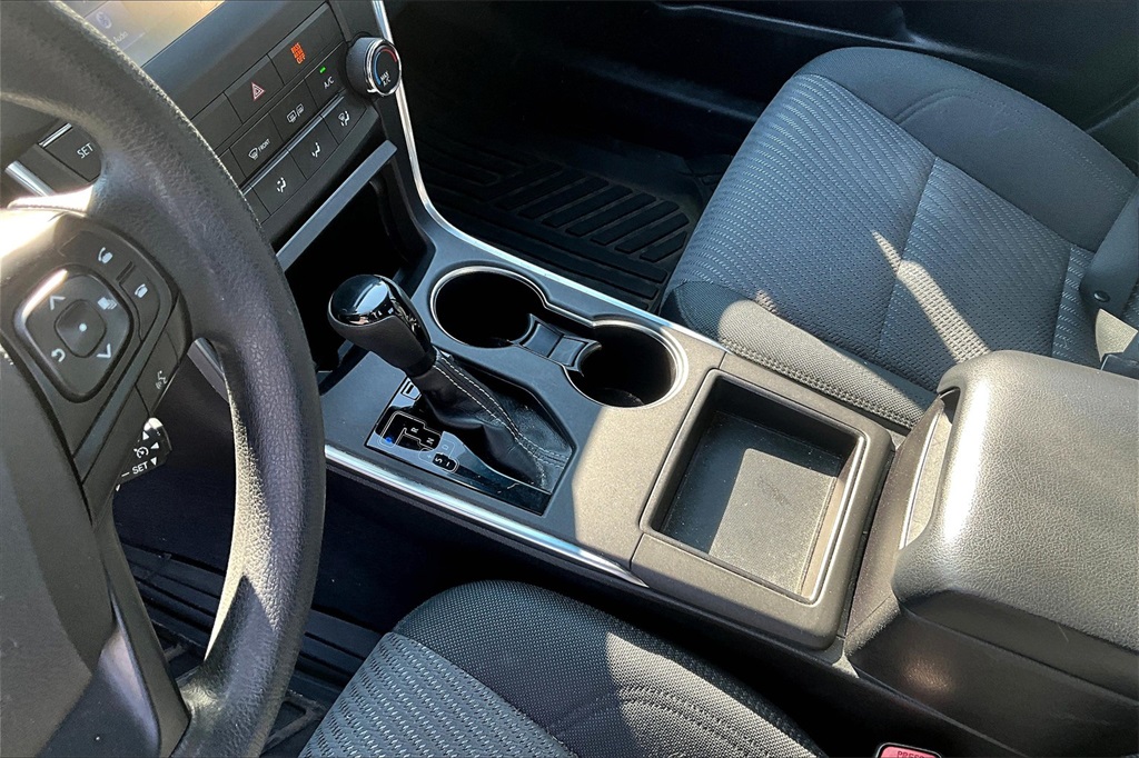 2017 Toyota Camry SE - Photo 20