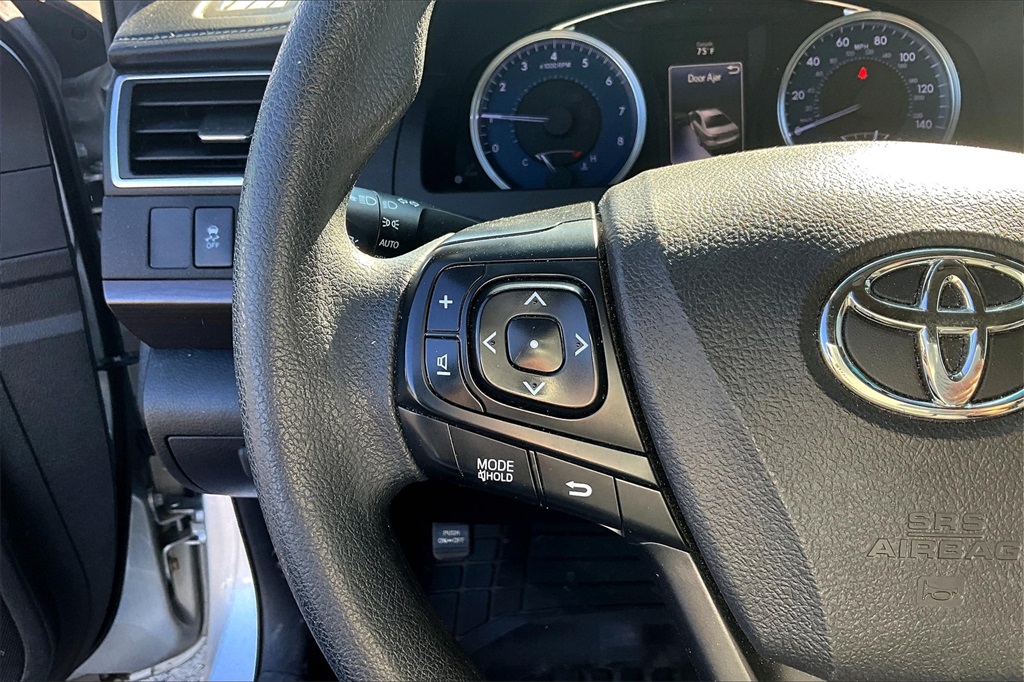 2017 Toyota Camry SE - Photo 22
